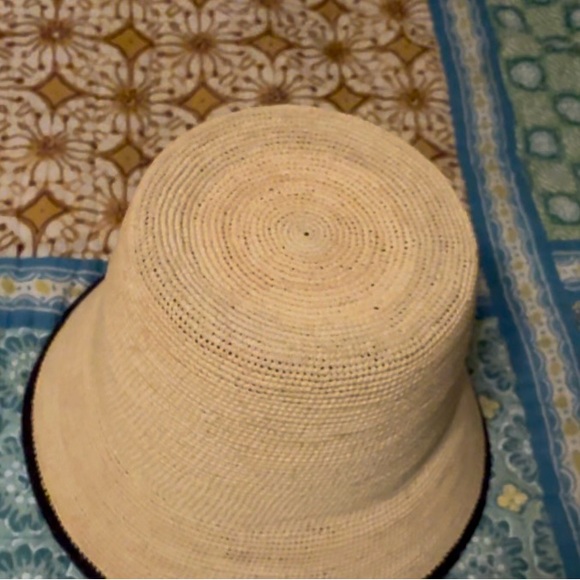 Women’s Artesano Yana packable hat, natural w/blk trim, adjustable, like new - Picture 5 of 12